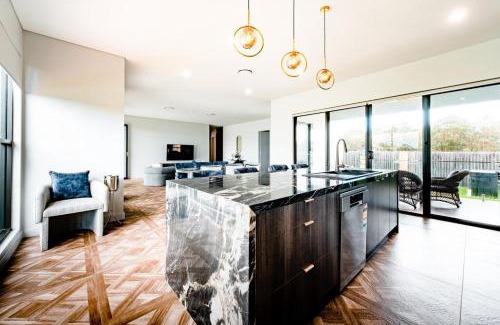 Diamond Beach Casa | Summerland 8