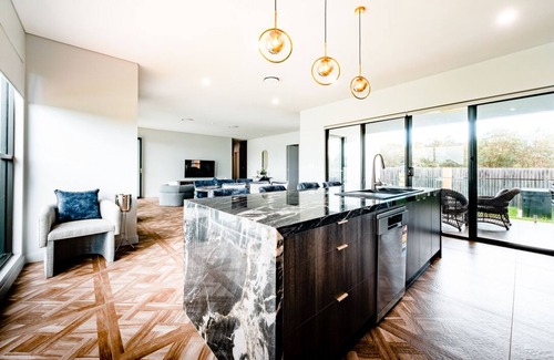 Diamond Beach Casa | Summerland 8 @ Glorious Diamond Beach with Outdoor Spa