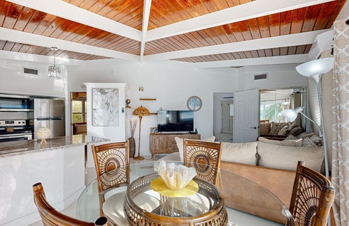 Summerland Key Casa | Summerland Canal-Front Escape w/ Plunge Pool, Dock, Tiki Bar, WiFi & Laundry