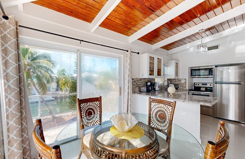 Summerland Key Casa | Summerland Canal-Front Escape w/ Plunge Pool, Dock, Tiki Bar, WiFi & Laundry
