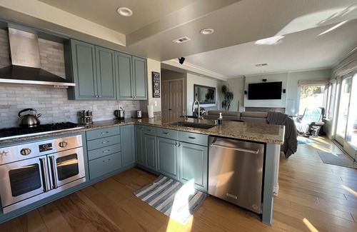 The Pueblo Casa | SUMMERLIN OASIS PISCINA VISTA 4BD 3BA