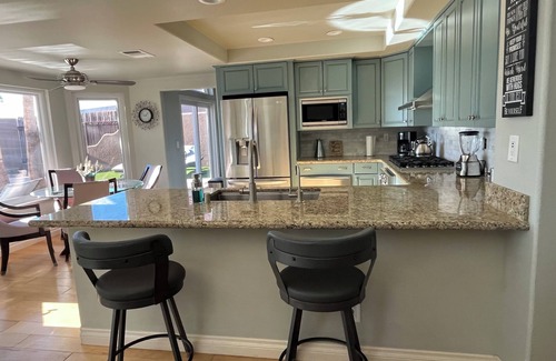 The Pueblo Casa | SUMMERLIN OASIS PISCINA VISTA 4BD 3BA
