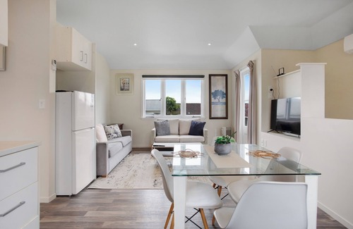 Mount Albert Apartamento | Summerside Loft with Air-con