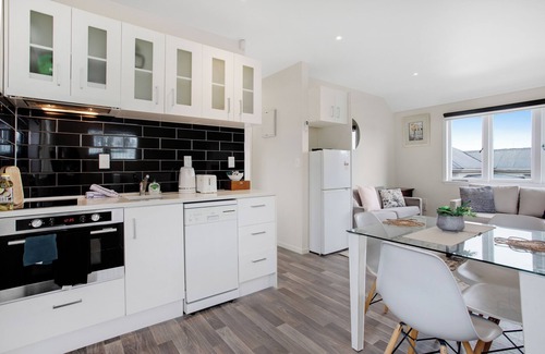 Mount Albert Apartamento | Summerside Loft with Air-con