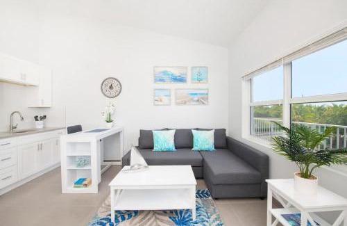 West Bay Casa | Summertime Suites #54