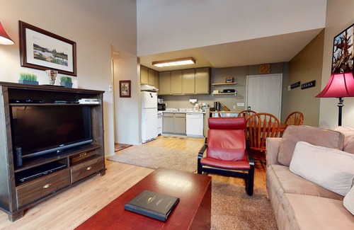 Mammoth Lakes Condominio | Summit 258 Pet-Friendly, Comfortable, Great Complex Amenities by RedAwning