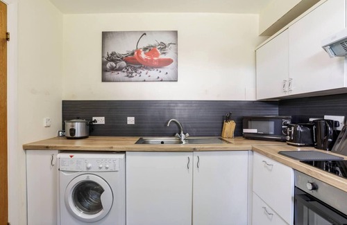 Central Aberdeen Apartamento | Summit Central - Quiet 2BR Flat, WiFi, Parking