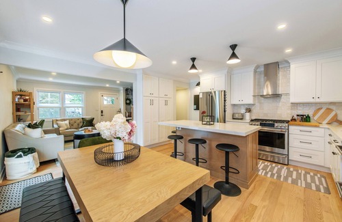 Summit Casa | Summit Downtown Hideaway 0.5mi to the express train to NYC