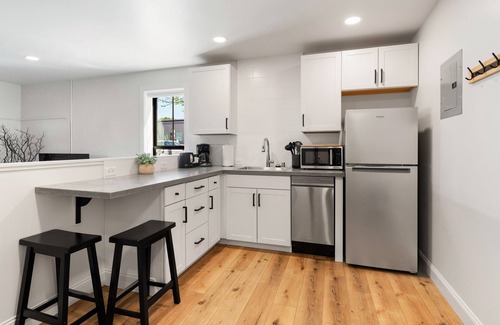 Mount Shasta Hotel | Summit Lofts, King Suite, Downtown Mt Shasta, #102