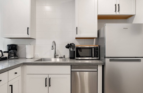 Mount Shasta Hotel | Summit Lofts, King Suite, Downtown Mt Shasta, #102