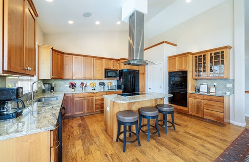 Helios Hills Casa | Summit Pool House, Hot Tub, Pool, 5 Bedroom 3 Bath, Lake Views, Game Room
