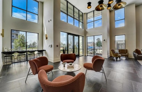 Crestline Heights Apartamento | SUMMIT PROPERTY