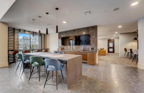 Crestline Heights Apartamento | SUMMIT PROPERTY