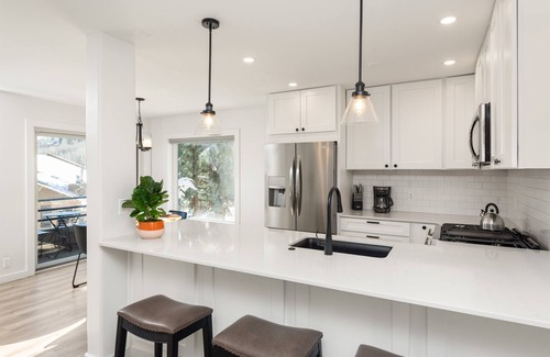 Snowmass Village Condominio | Summit Ridge Retreat | Remodeled w/ Slope Views