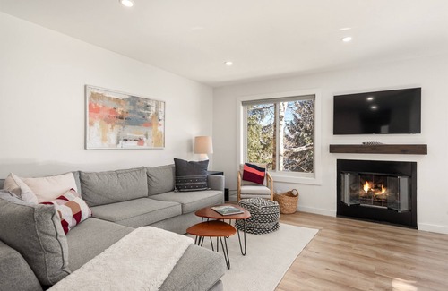 Snowmass Village Condominio | Summit Ridge Retreat | Remodeled w/ Slope Views