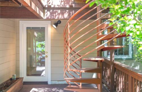 Guerneville Casa | Summit Sanctuary! Redwoods! Fire Table! BBQ Grill! Fast WiFi! Dog Friendly!