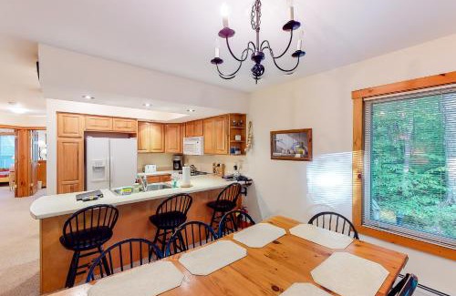 North Troy Apartamento | Summit Solitude & Latitude Adjustment