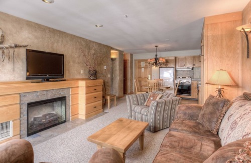 Big Sky Condominio | Summit View- Ski in/Out, Pool and Hot Tub!