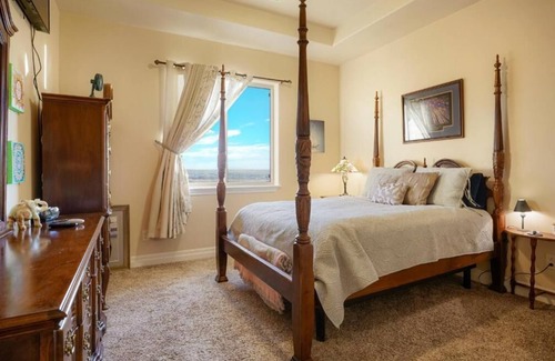 Watkins Casa | Summit Villa BnB