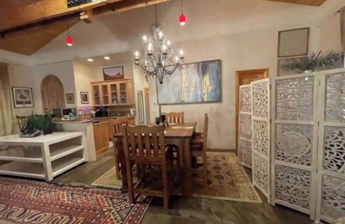 Albuquerque Casa | Sumptuous Corrales Oasis Approx 2.5 miles to Balloon Fiesta Park!