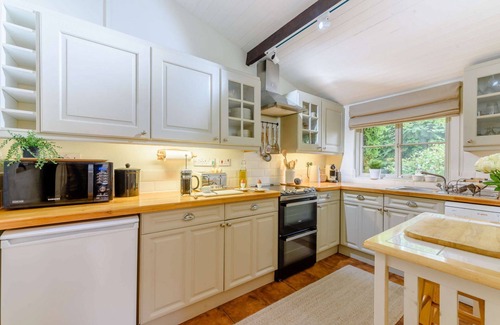Moreton-in-Marsh Cabaña | Sumptuous dog friendly holiday cottage in the Cotswolds - Star Cottage