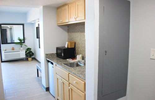 Northeast Virginia Beach Hotel | Sun and Sand Resort Oceanfront Suites
