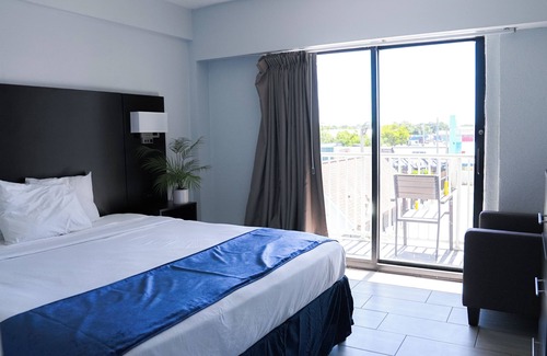 Northeast Virginia Beach Hotel | Sun and Sand Resort Oceanfront Suites