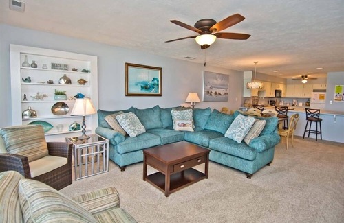 Pine Knoll Shores Condominio | Sun Bay 6 - Oceanfront Condo in Atlantic Beach, NC!