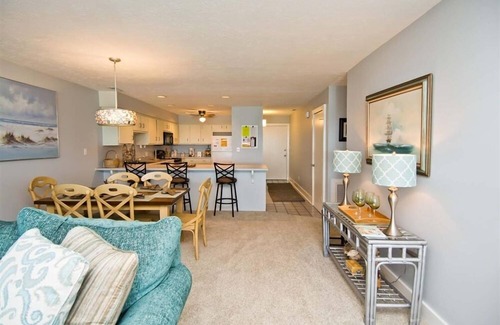 Pine Knoll Shores Condominio | Sun Bay 6 - Oceanfront Condo in Atlantic Beach, NC!