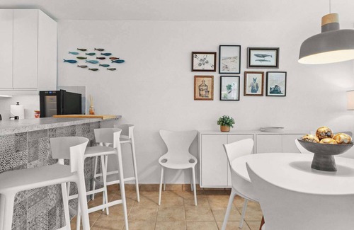Bajura Apartamento | Sun & Beach Villa | Beachside Escape w. Pool