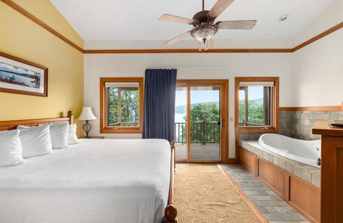 Lake George Hotel | Sun Castle Resort