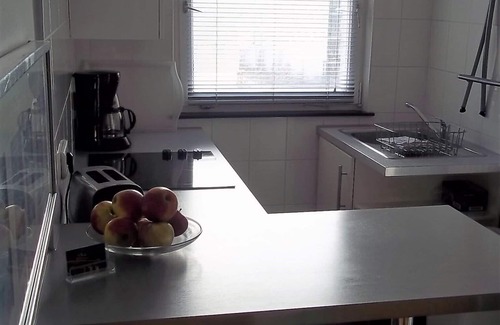Schoeneberg Apartamento | Soleado y tranquilo En el corazón de Schöneberg / cerca de Kudamm con un gran balcón