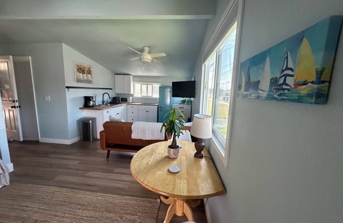 Imperial Beach Apartamento | Sun drenched Beach retreat in quiet walkable pet friendly neighborhood!!