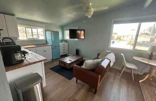 Imperial Beach Apartamento | Sun drenched Beach retreat in quiet walkable pet friendly neighborhood!!