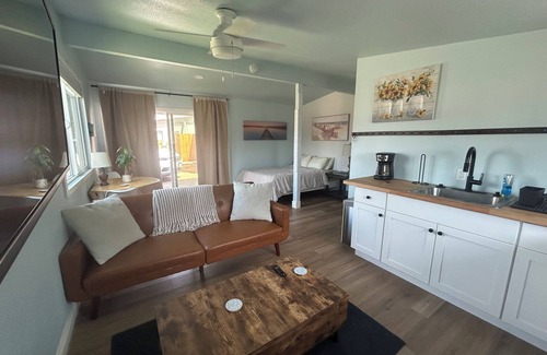Imperial Beach Apartamento | Sun drenched Beach retreat in quiet walkable pet friendly neighborhood!!