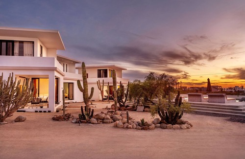 Todos Santos Villa | Sun-Drenched Escape w/ Sleek Saltwater Pool. Come soak up the sun!