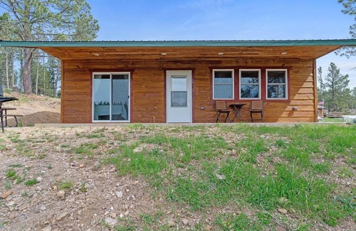 Custer Casa | Sun Filled Cabin Pond-Views BHBungalows #8