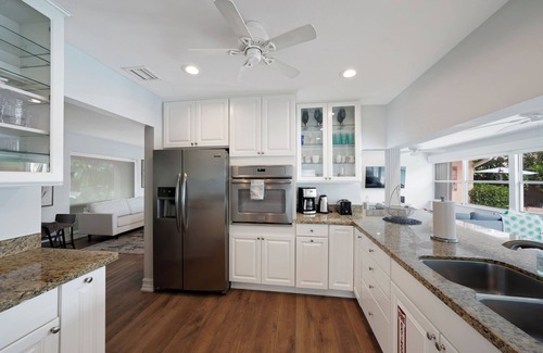 Coral Ridge Isles Casa | Sun-filled house by PMI
