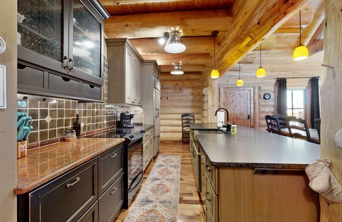 South Fork Casa | Sun-filled mountain home with large deck, games, & views - near skiing & trails