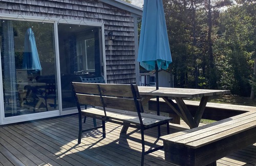 North Eastham Casa | Casa solariega, renovada, a pocos minutos a pie de la playa privada lados de la bahía.