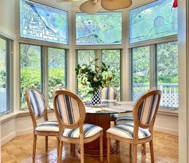 Arcadian Shores Apartamento | Sun-filled villa with access to all resort amenities, 3AGT villa