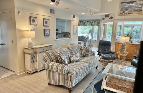 Arcadian Shores Apartamento | Sun-filled villa with access to all resort amenities, 3AGT villa