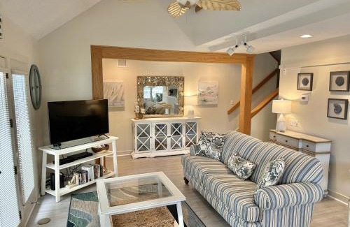 Arcadian Shores Apartamento | Sun-filled villa with access to all resort amenities, 3AGT villa