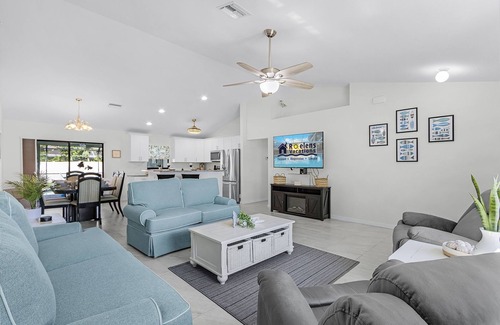 Pelican Casa | Sun, Fun & Relaxation Await with Heated Pool, Lanai & Spacious Comfort – K La Vie - Roelens