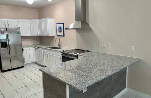 Crescent Beach Casa | SUN & FUN SPACIOUS 7 BEDROOM TOWNHOME GREAT LOCATION!