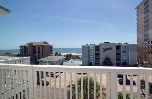 Crescent Beach Casa | SUN & FUN SPACIOUS 7 BEDROOM TOWNHOME GREAT LOCATION!