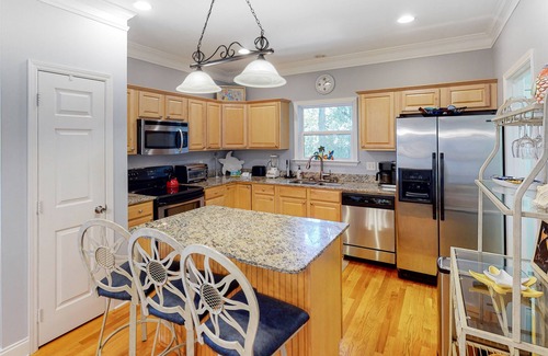 Ocean Ridge Casa | Sun-kissed home with AC, fireplace & W/D - short drive to the beach