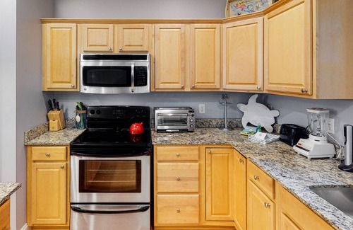Ocean Ridge Casa | Sun-kissed home with AC, fireplace & W/D - short drive to the beach