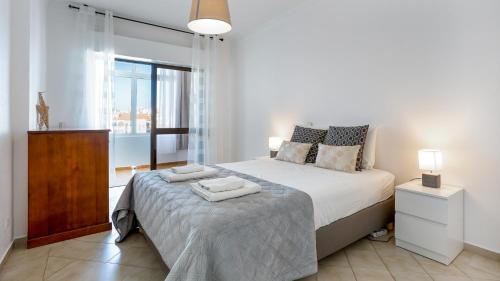Areias de Sao Joao Apartamento | Sun-kissed Oasis W/Pool by LovelyStay