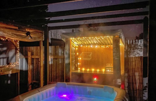 Hastings Casa | Sun-kissed Spa Retreat